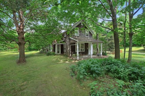 Long Island Real Estate on New To Market Vintage Farmhouse In East Hampton 545k   C A S A C A R A